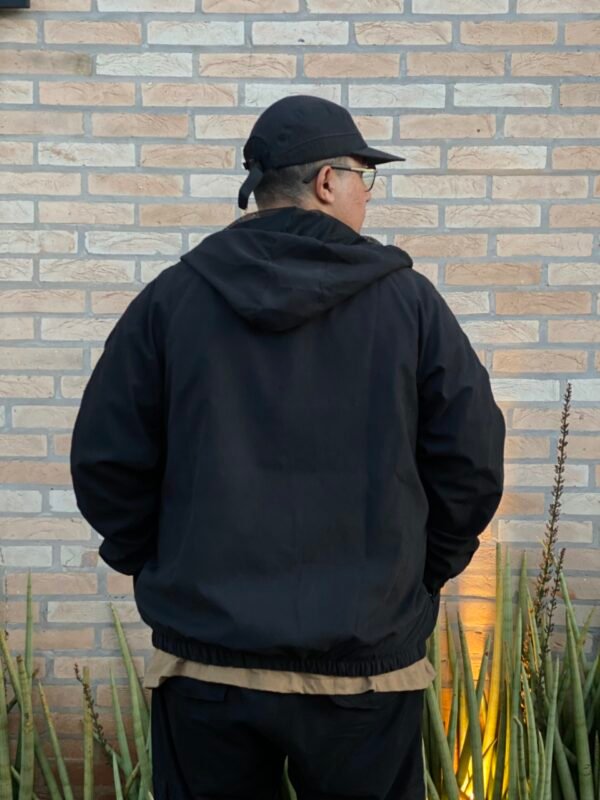 JAQUETA CORTA-VENTO TACTEL BLUNT PRETO - Imagem 4