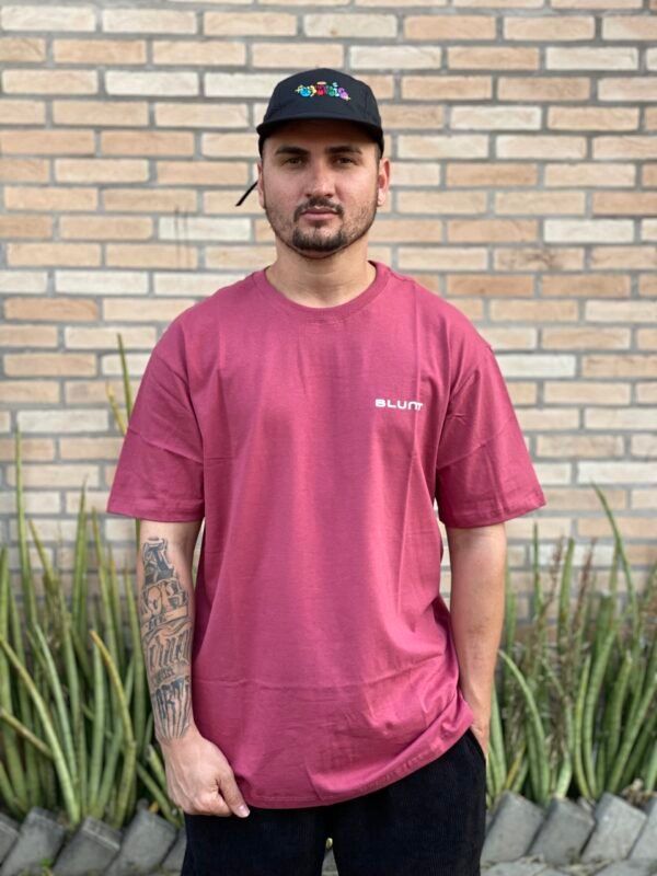 CAMISETA BLUNT BASICA LOGO BARROCO