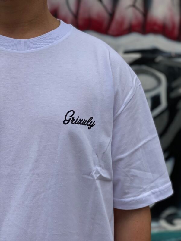 CAMISETA GRIZZLY MINI SCRIPT BRANCO - Imagem 2