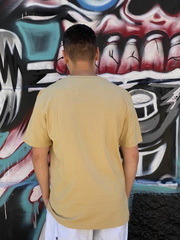 CAMISETA NEW ERA FLAG BRANDED CAQUI - Imagem 2