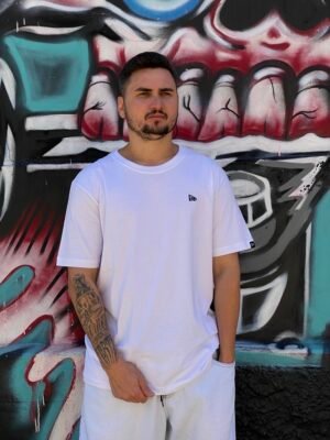 CAMISETA NEW ERA BORDADO BRANDED BRANCO