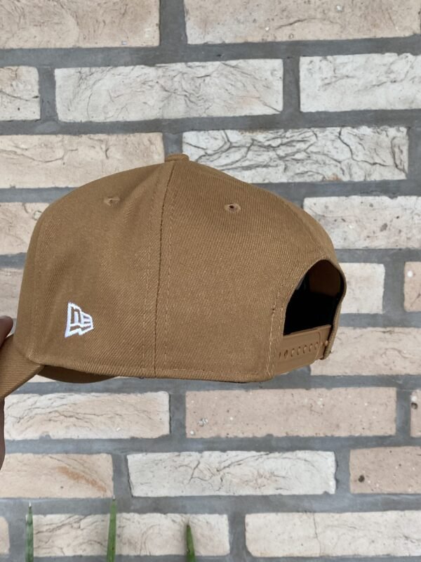 BONÉ ABA CURVA NEW ERA CLASSIC KAKI - Imagem 4