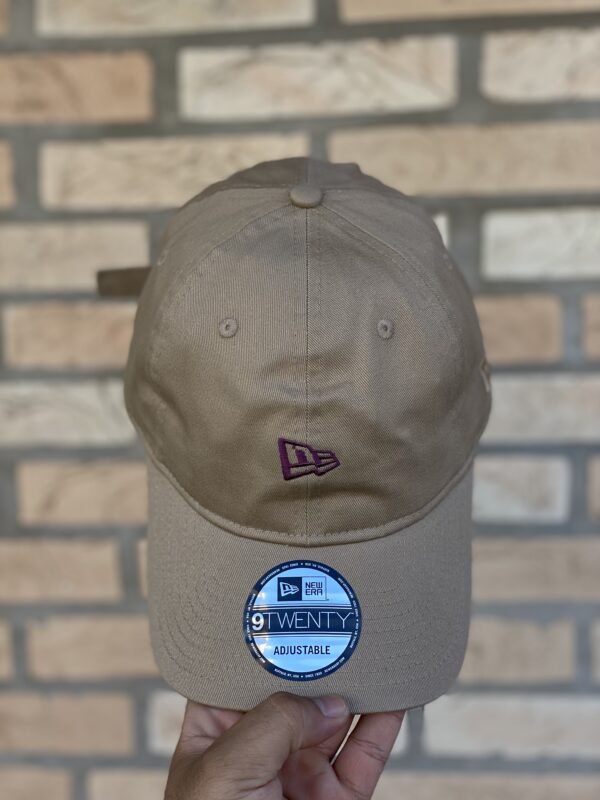 BONÉ NEW ERA DAD HAT BRANDED CAM KAKI - Imagem 2