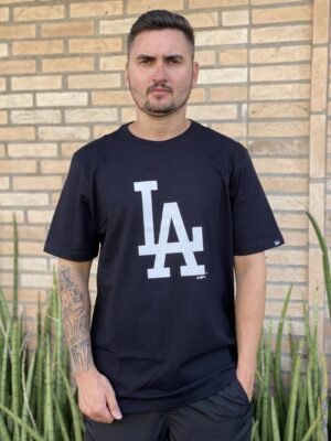 CAMISETA NEW ERA LOGO LA PRETO