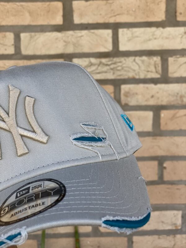 BONÉ NEW ERA ABA CURVA DESTROYED NY OFF WHITE - Imagem 4