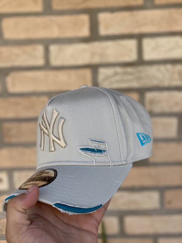 BONÉ NEW ERA ABA CURVA DESTROYED NY OFF WHITE - Imagem 5