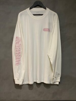Camiseta manga longa Plano C. BHD Corp na cor off white, estilo oversized com design urbano.
