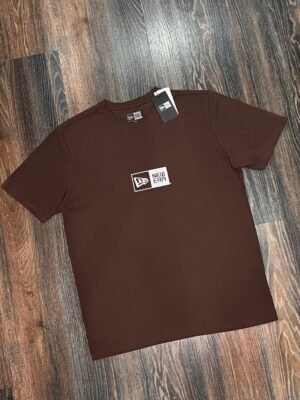 CAMISETA NEW ERA BOX BRANDED MARROM