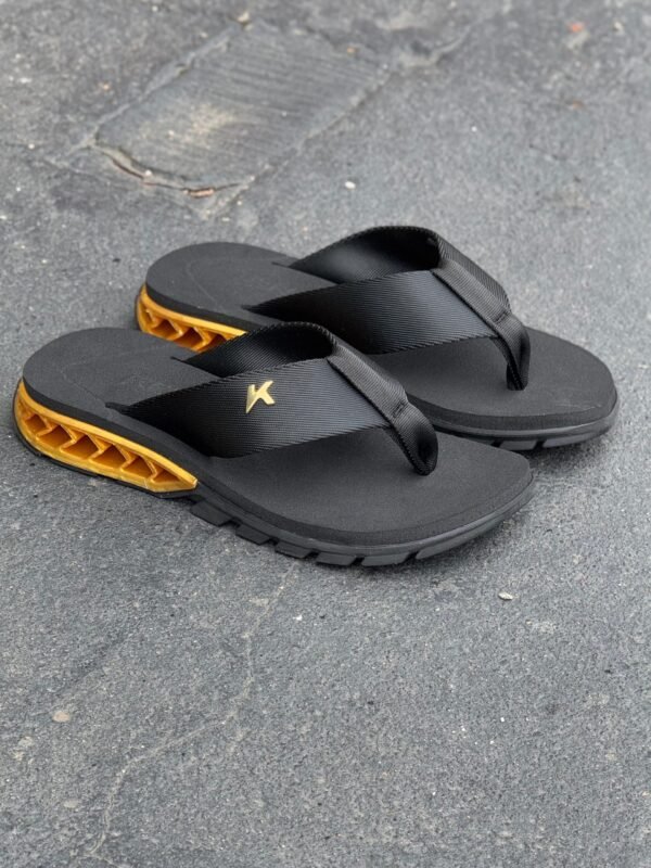 CHINELO KENNER RAKKA PRETO DOURADO - Imagem 5