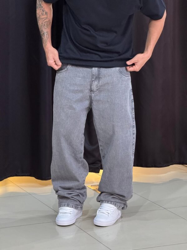 Calça balão jeans estonado claro - Imagem 4