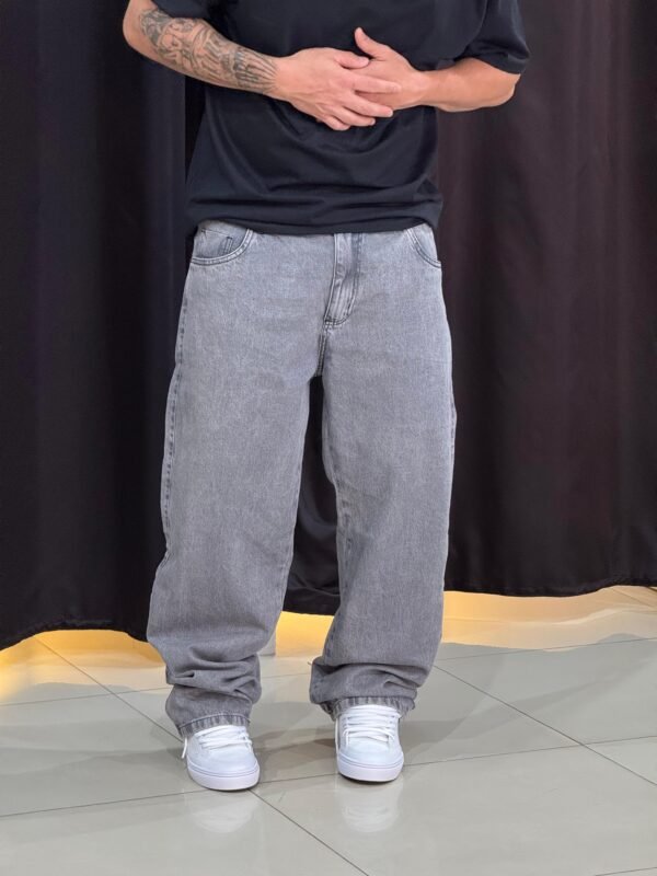 Calça balão jeans estonado claro - Imagem 2