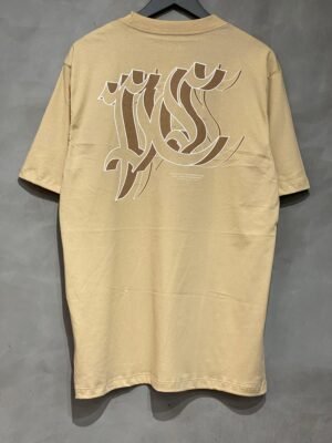 Camiseta Plano C. PC Outline bege, modelo oversized com algodão de alta gramatura para conforto e durabilidade.