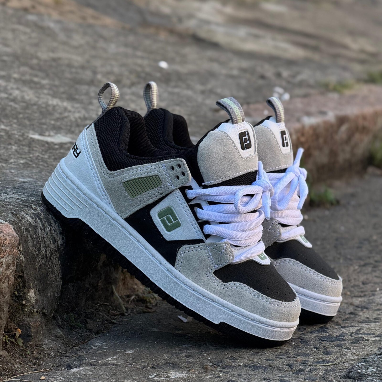 靴 RYKEY Tênis Freeday Ghetto Cinza Preto Branco – Estilo Street e Skate