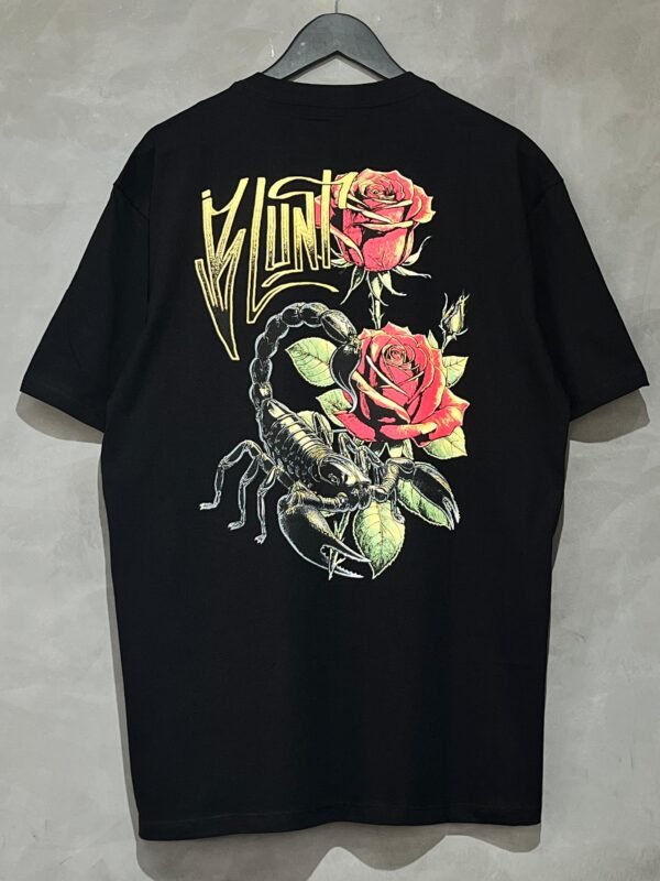 Camiseta Blunt Scorpion Flower Preto