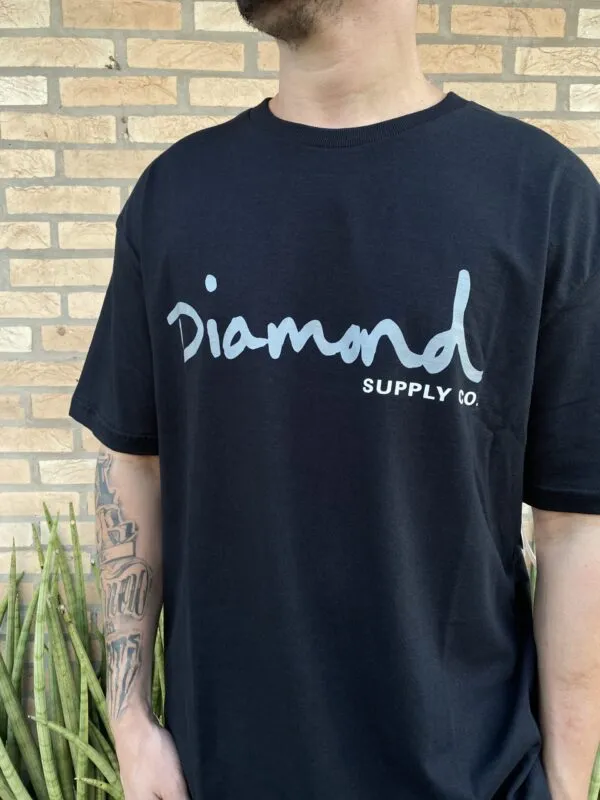 CAMISETA DIAMOND OG SCRIPT TEE LOGO PRETA - Imagem 2