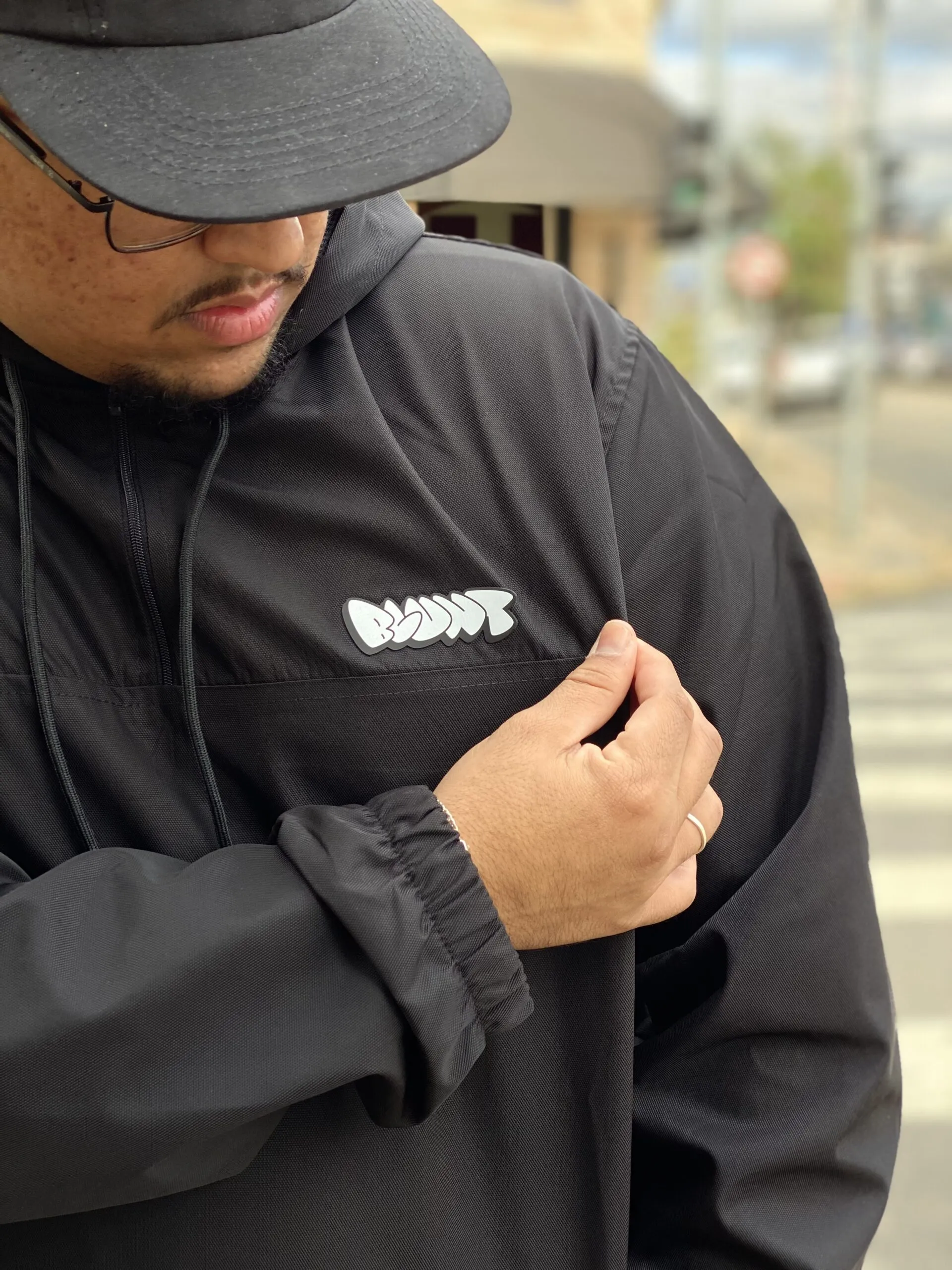 CORTA VENTO CANGURU BLUNT CROTONE PRETO - Imagem 2