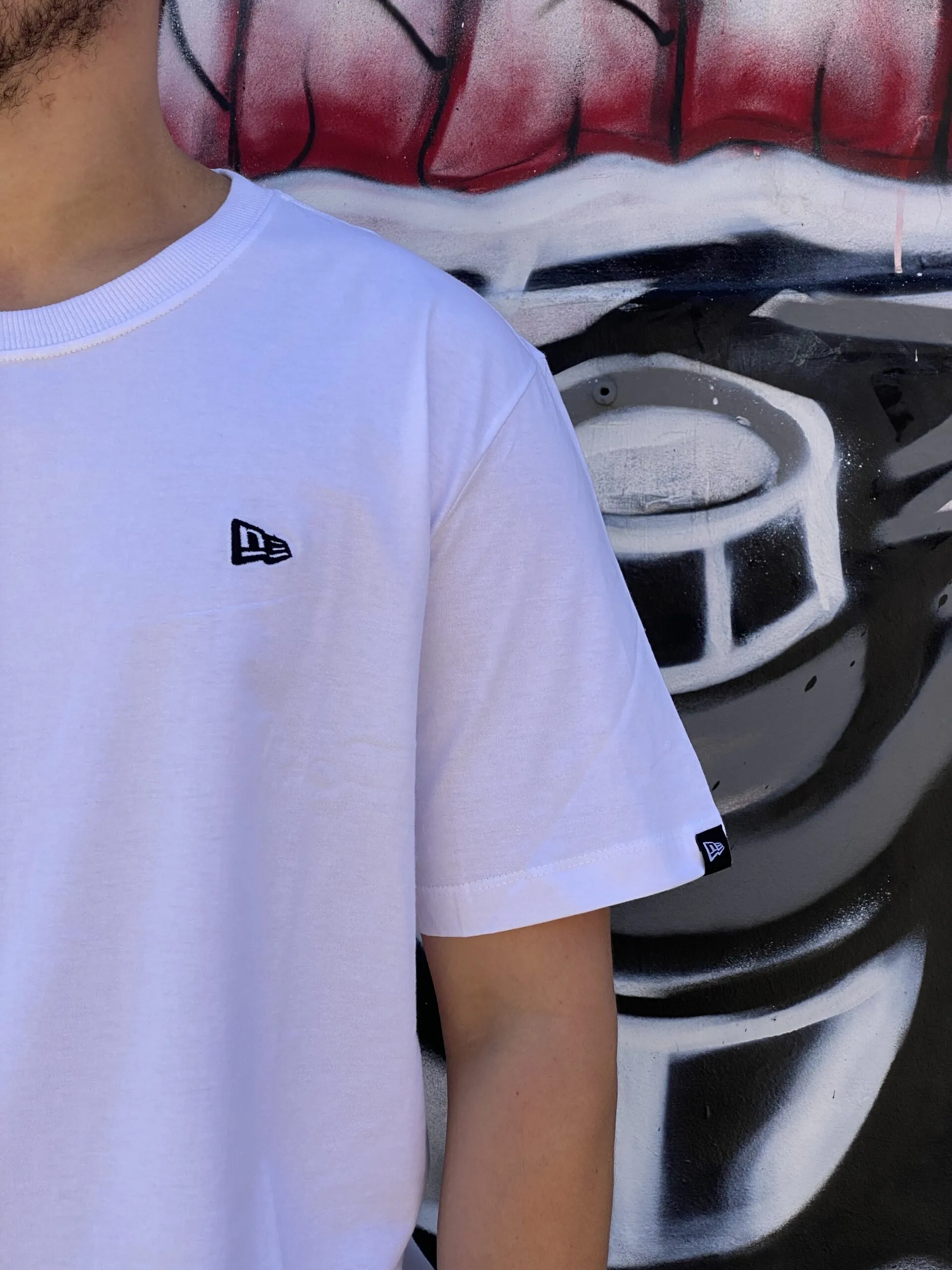 CAMISETA NEW ERA BORDADO BRANDED BRANCO - Imagem 2