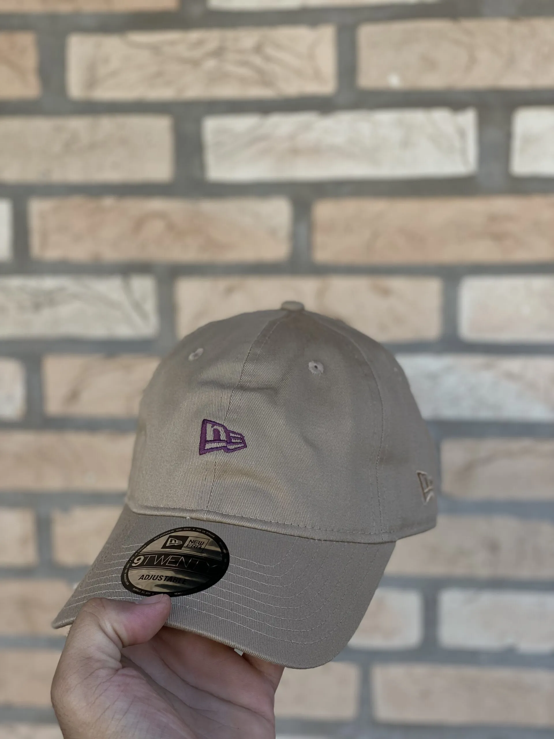 BONÉ NEW ERA DAD HAT BRANDED CAM KAKI