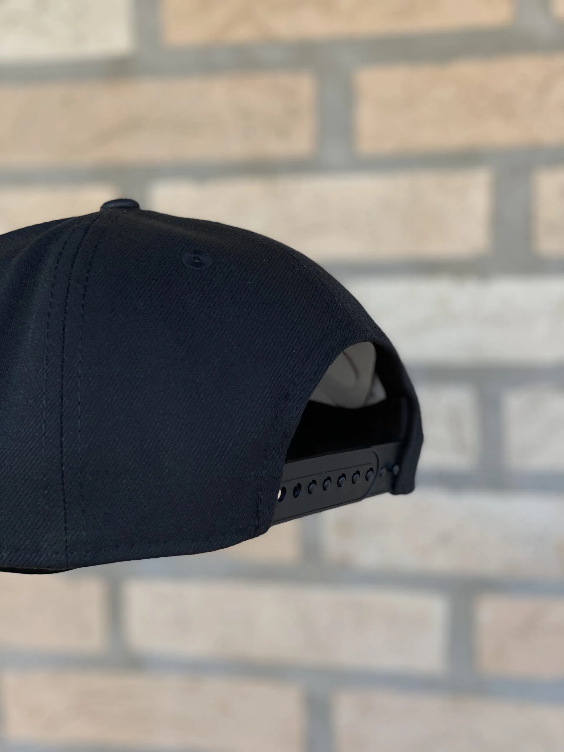 BONÉ NEW ERA ABA CURVA BRANDED LOGO PRETO - Imagem 4