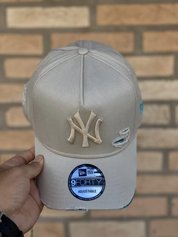 BONÉ NEW ERA ABA CURVA DESTROYED NY OFF WHITE - Imagem 2