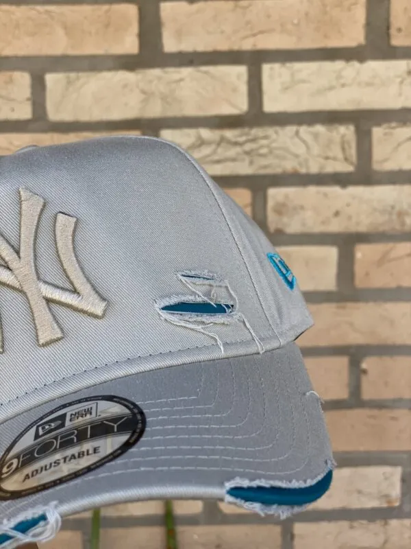 BONÉ NEW ERA ABA CURVA DESTROYED NY OFF WHITE - Imagem 4