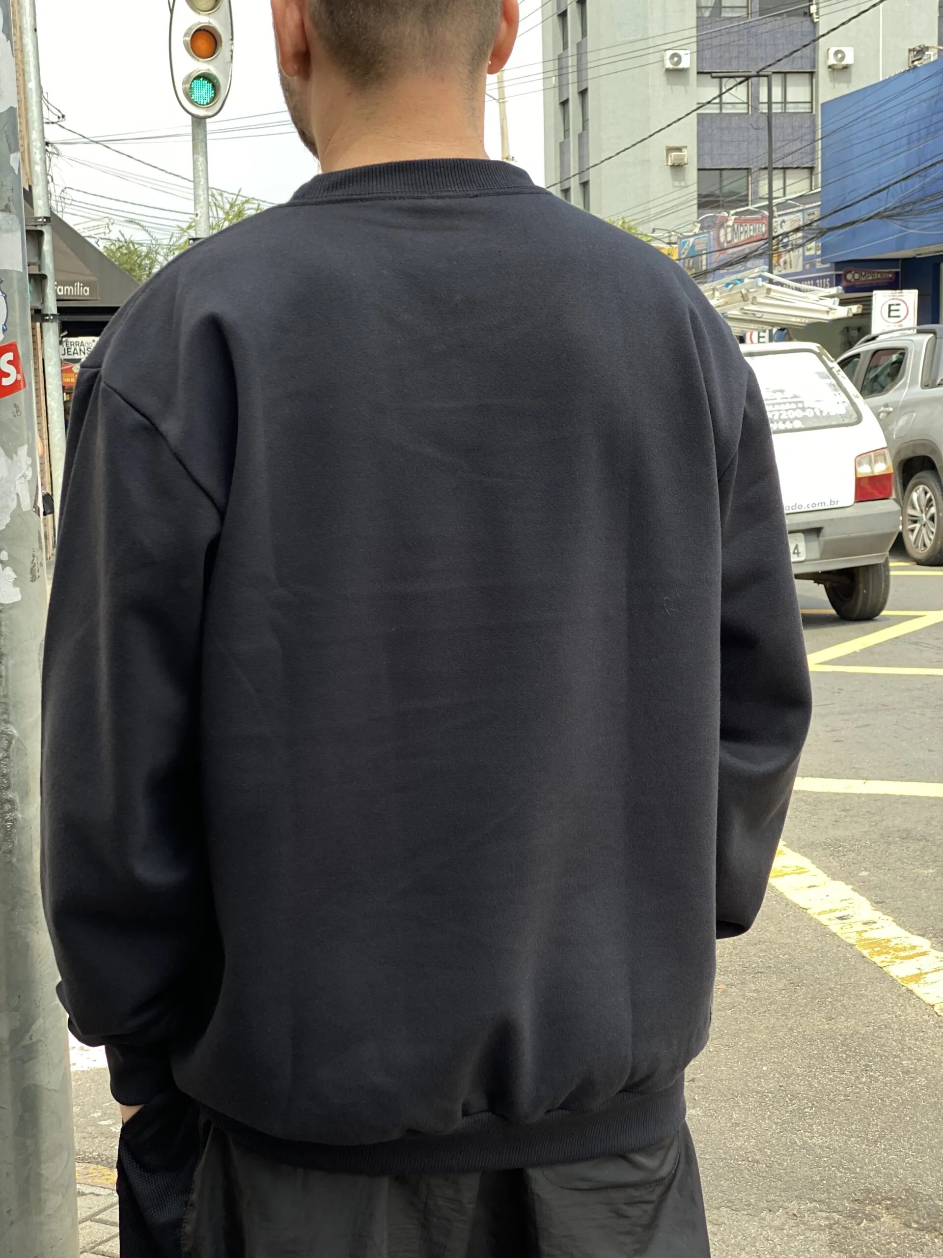 MOLETOM GOLA CARECA  PLANO C. BORDADO "C" PRETO - Imagem 2