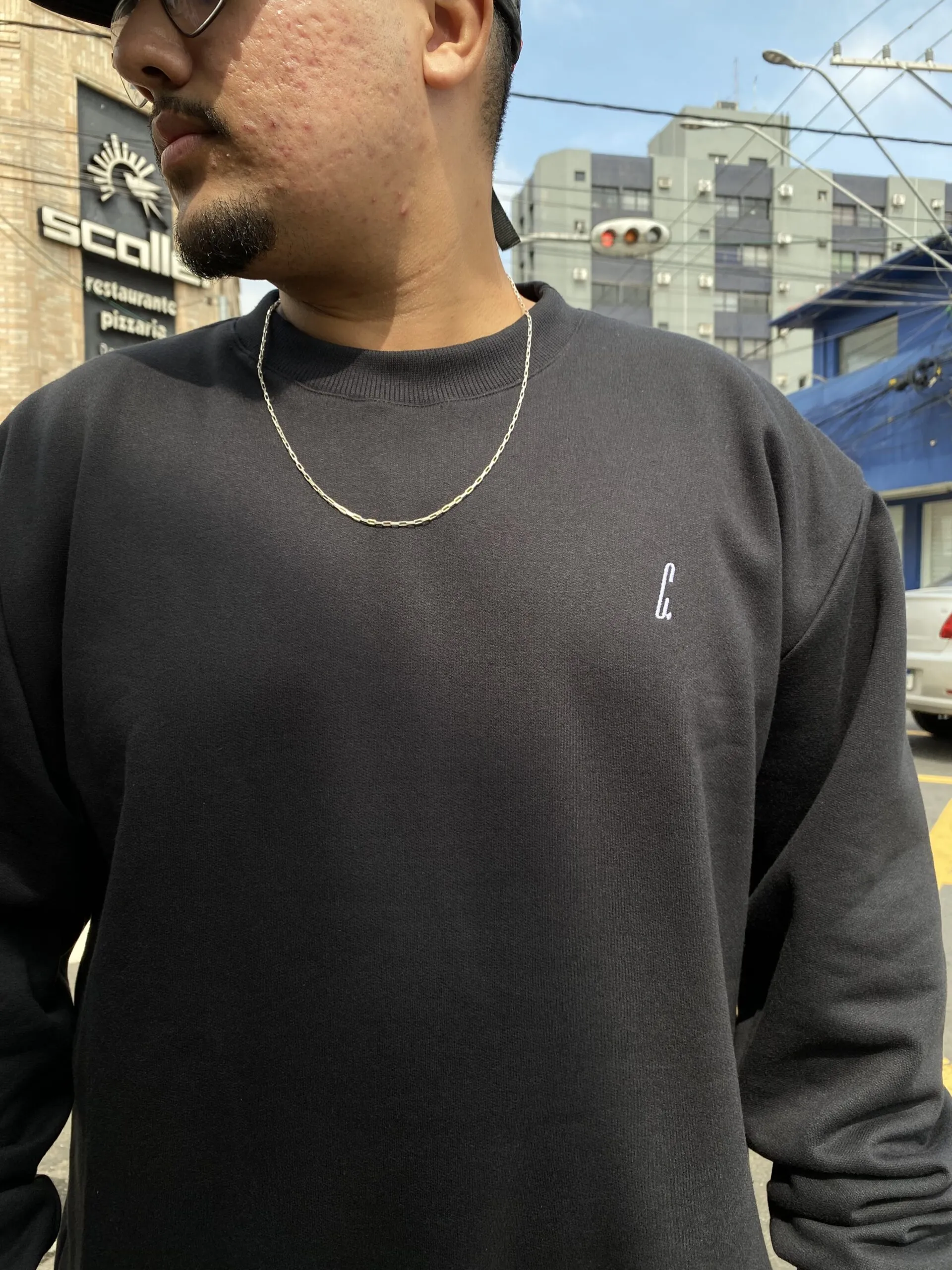 MOLETOM GOLA CARECA  PLANO C. BORDADO "C" PRETO - Imagem 4