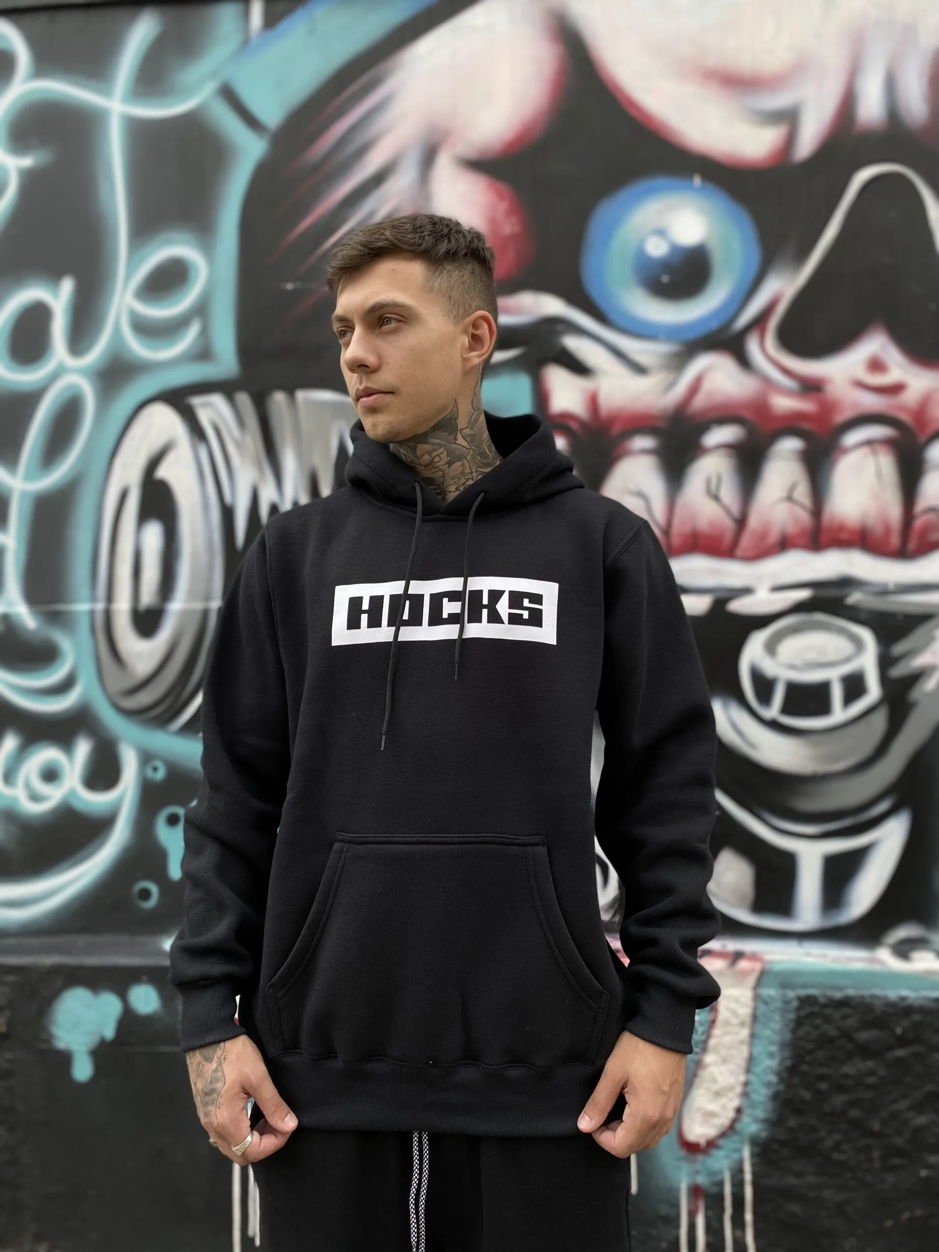 MOLETOM CANGURU HOCKS LOGO LETTER PRETO