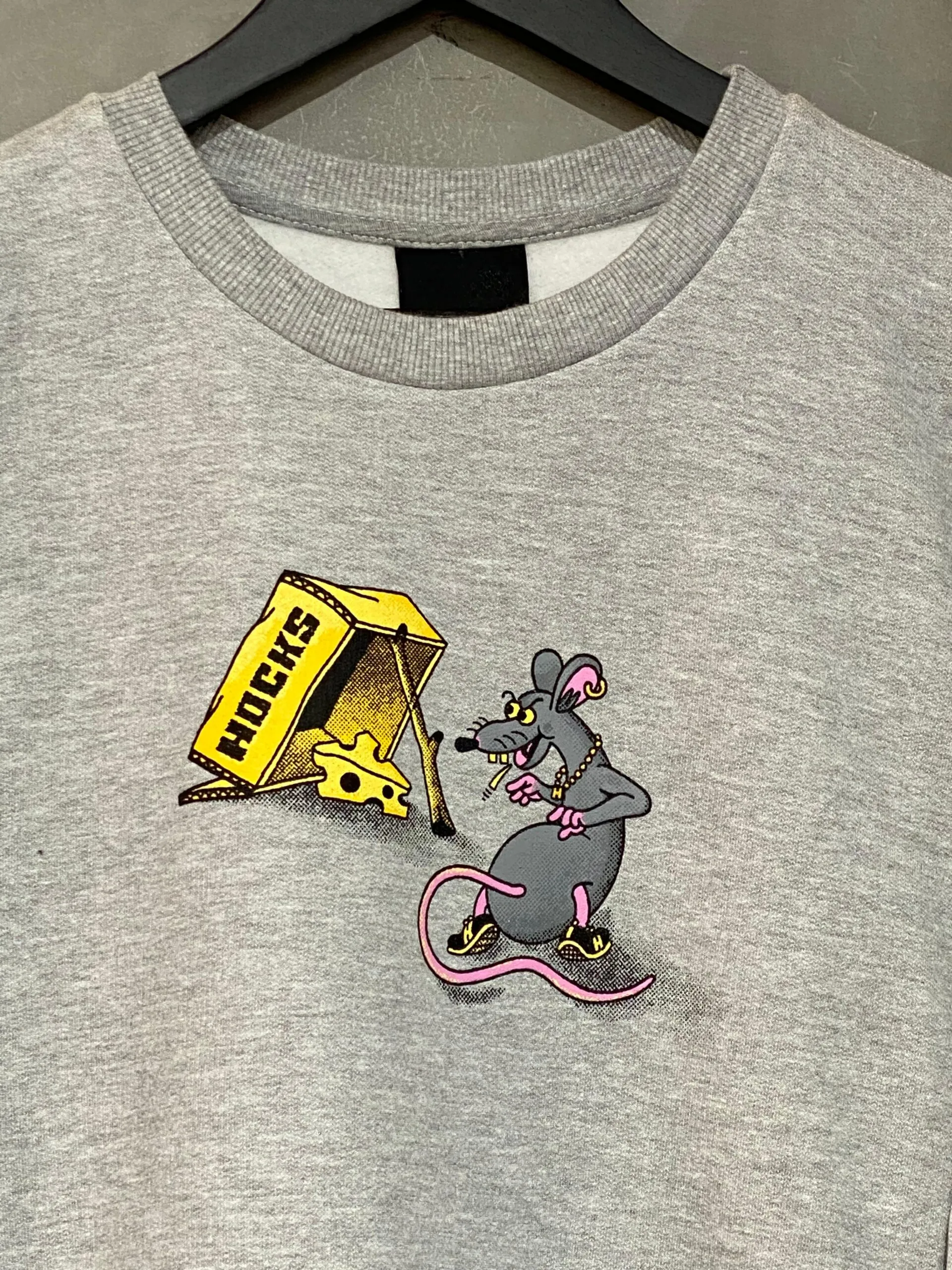 Moletom careca Hocks modelo Armadilha na cor mescla, confortável e estiloso para o dia a dia.