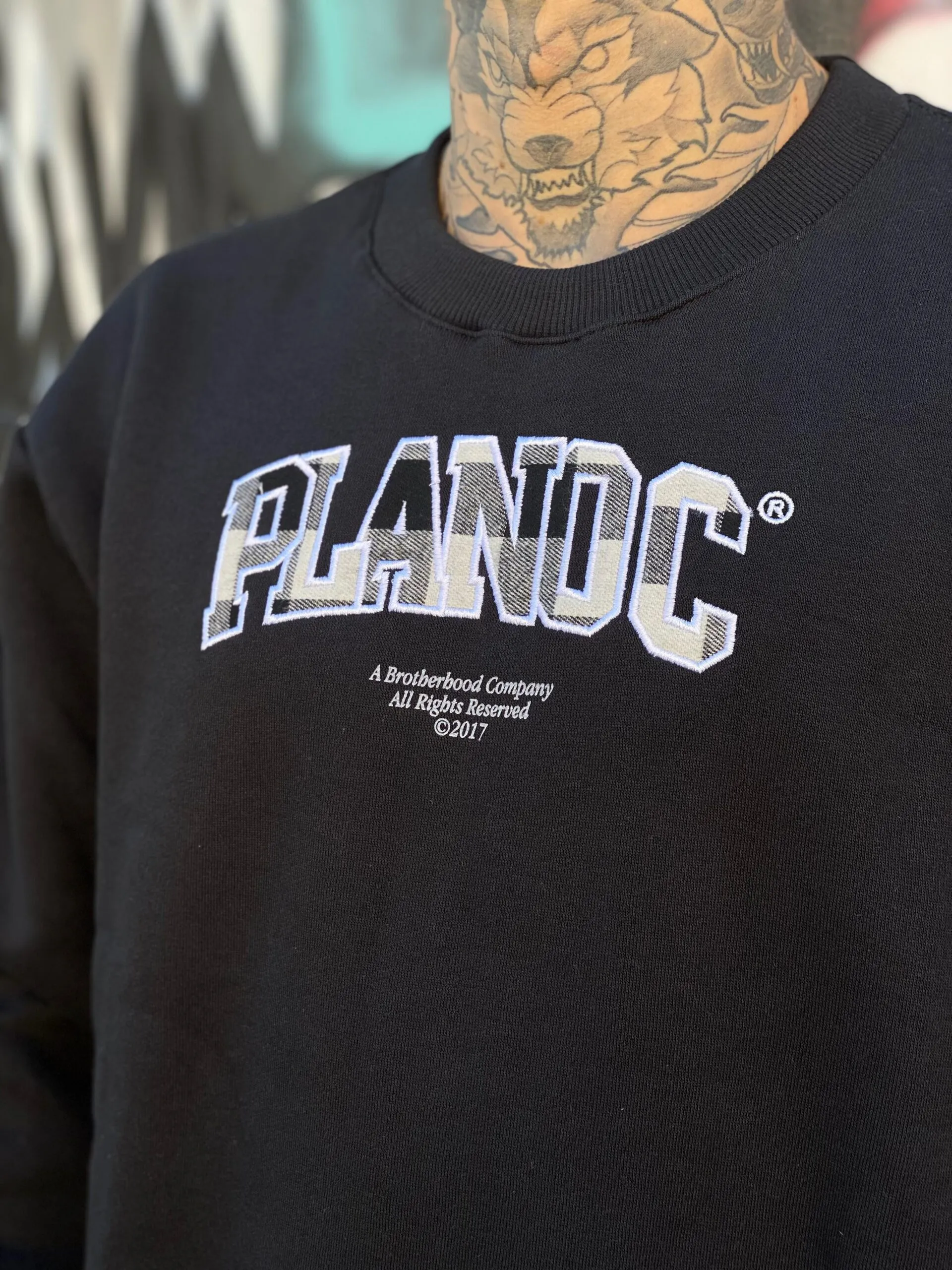 MOLETOM CARECA PLANO C. BORDADO XADREZ PRETO - Imagem 2