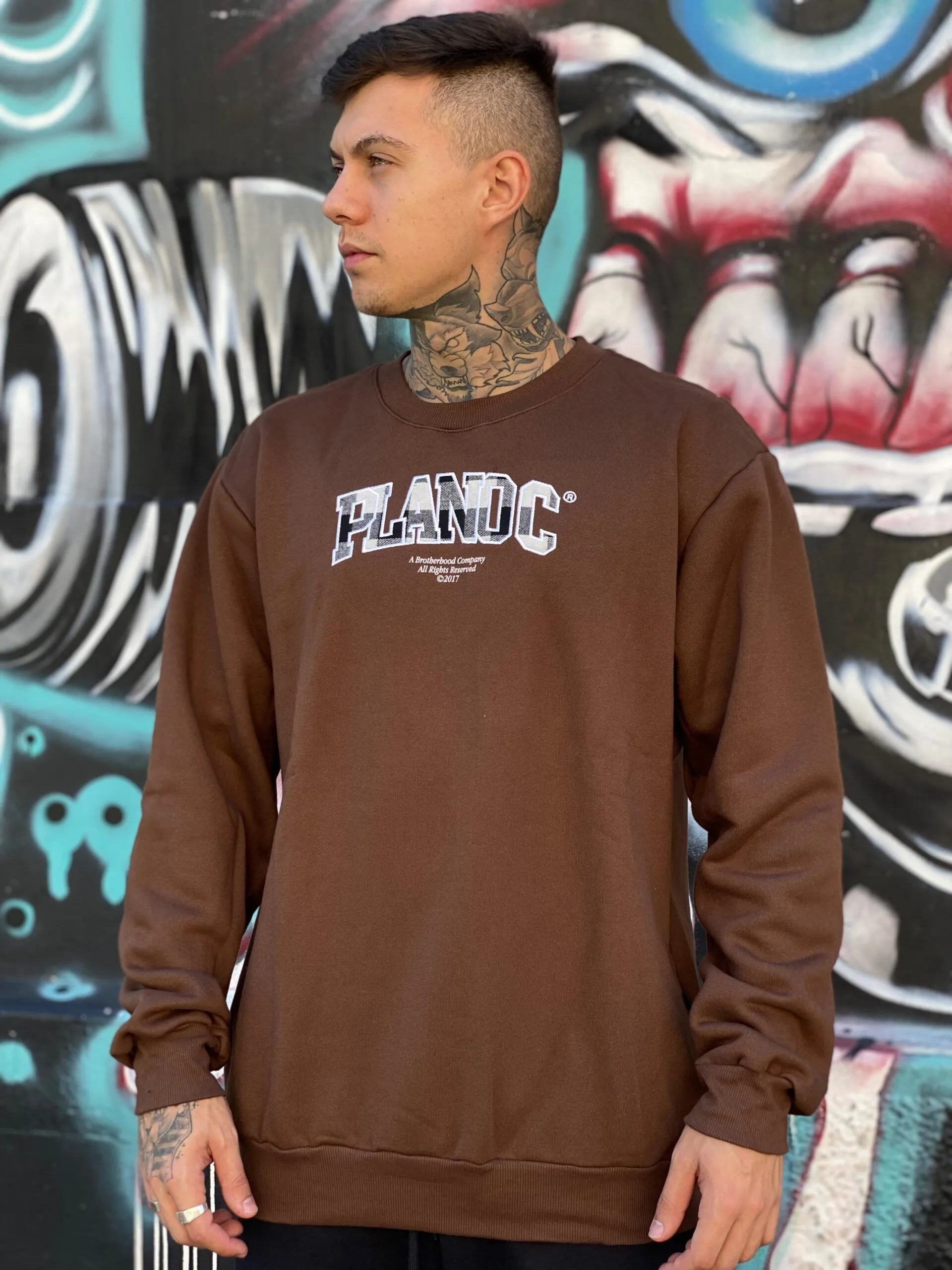 MOLETOM CARECA PLANO C. BORDADO XADREZ MOCHA