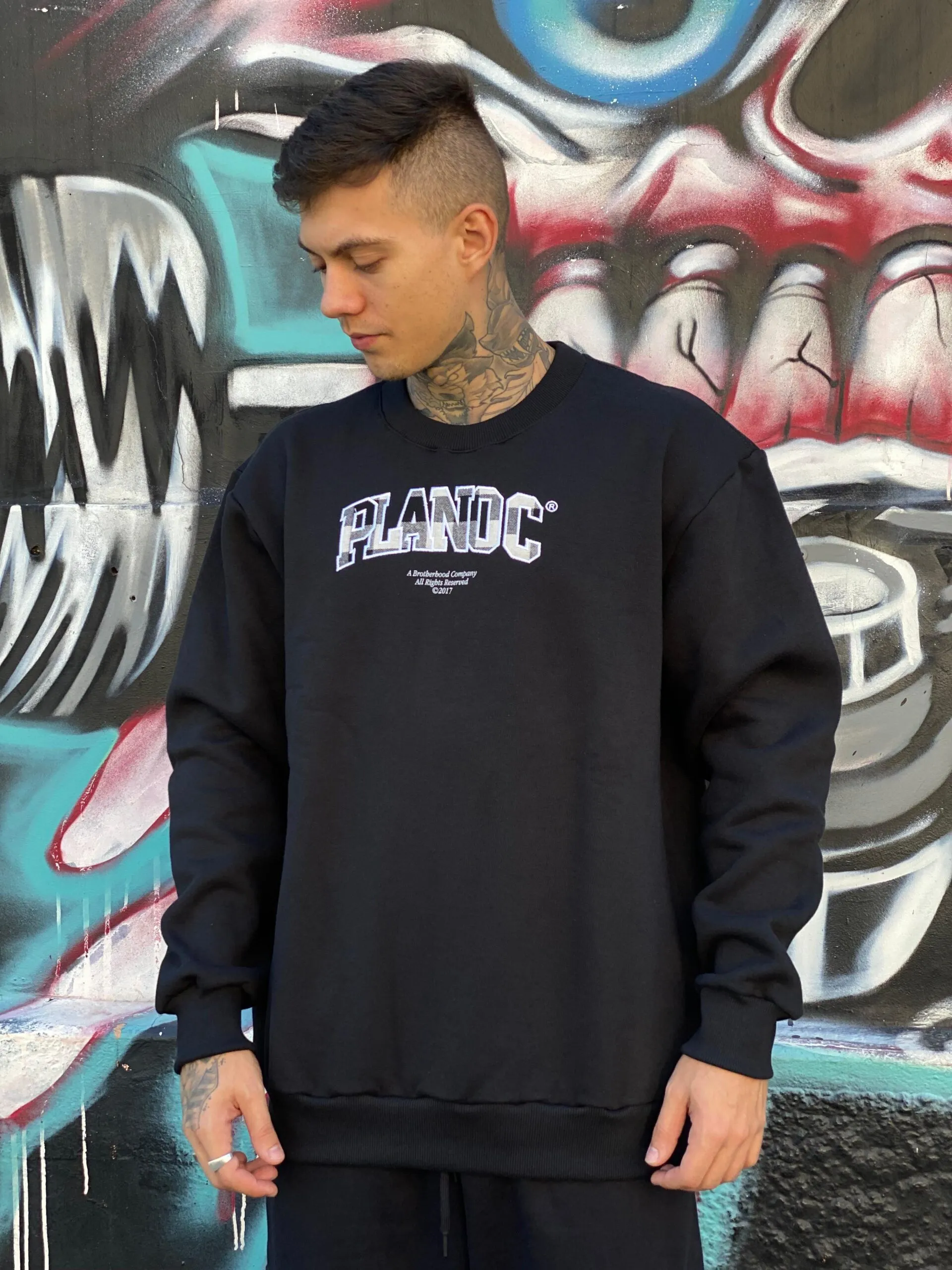 MOLETOM CARECA PLANO C. BORDADO XADREZ PRETO