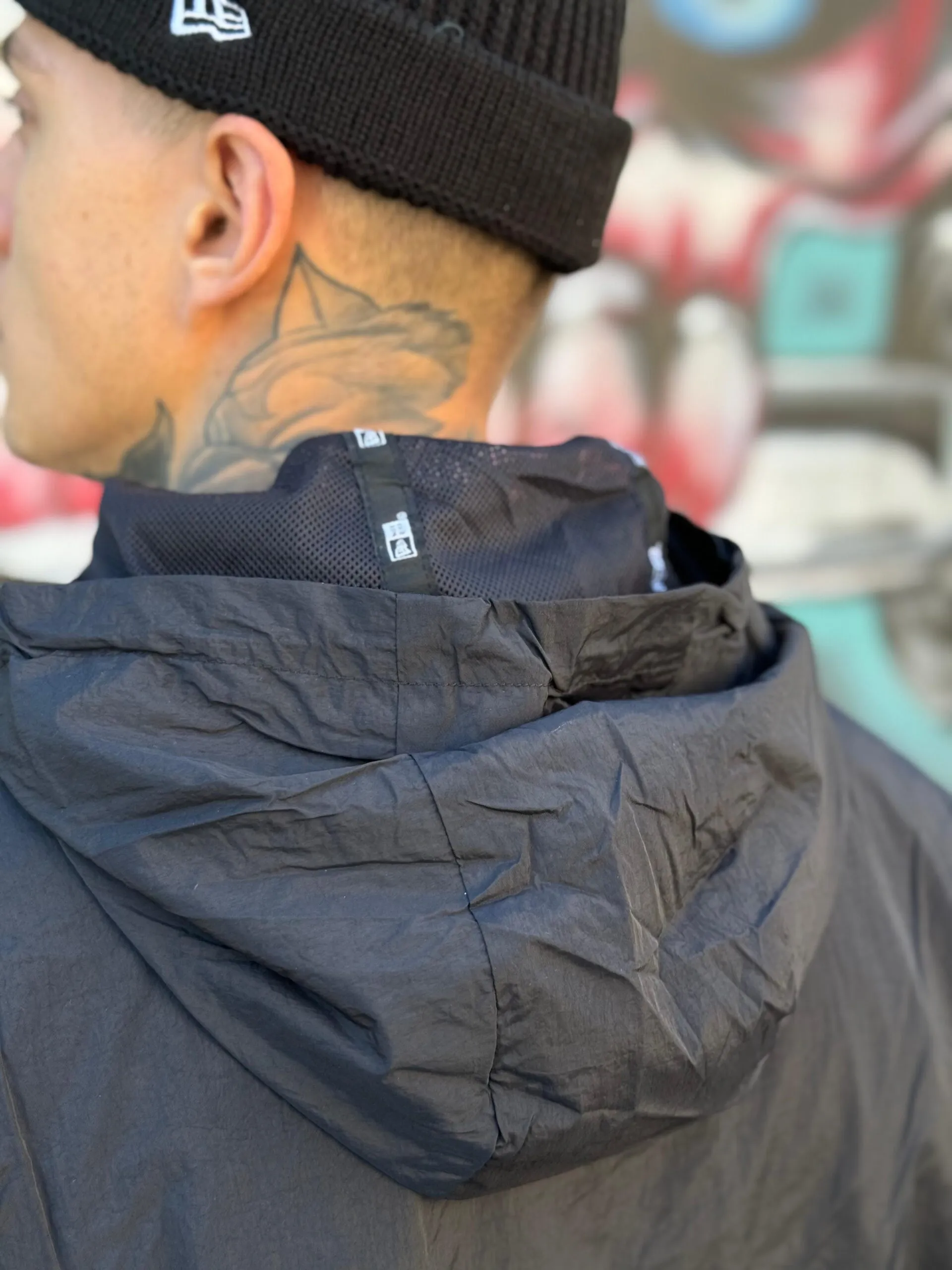 JAQUETA NEW ERA CORE BRANDED PRETO - Imagem 12