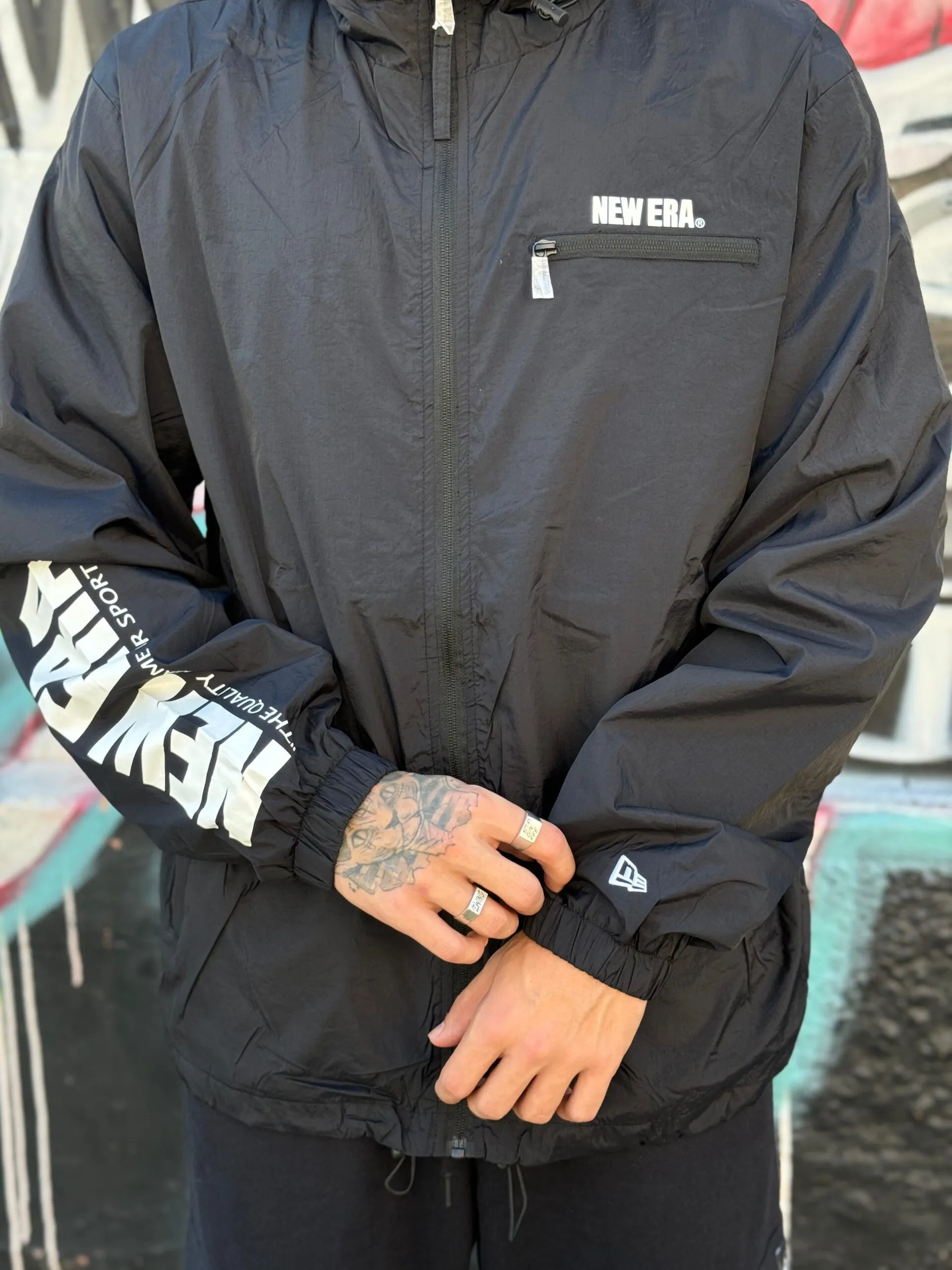 JAQUETA NEW ERA CORE BRANDED PRETO - Imagem 8