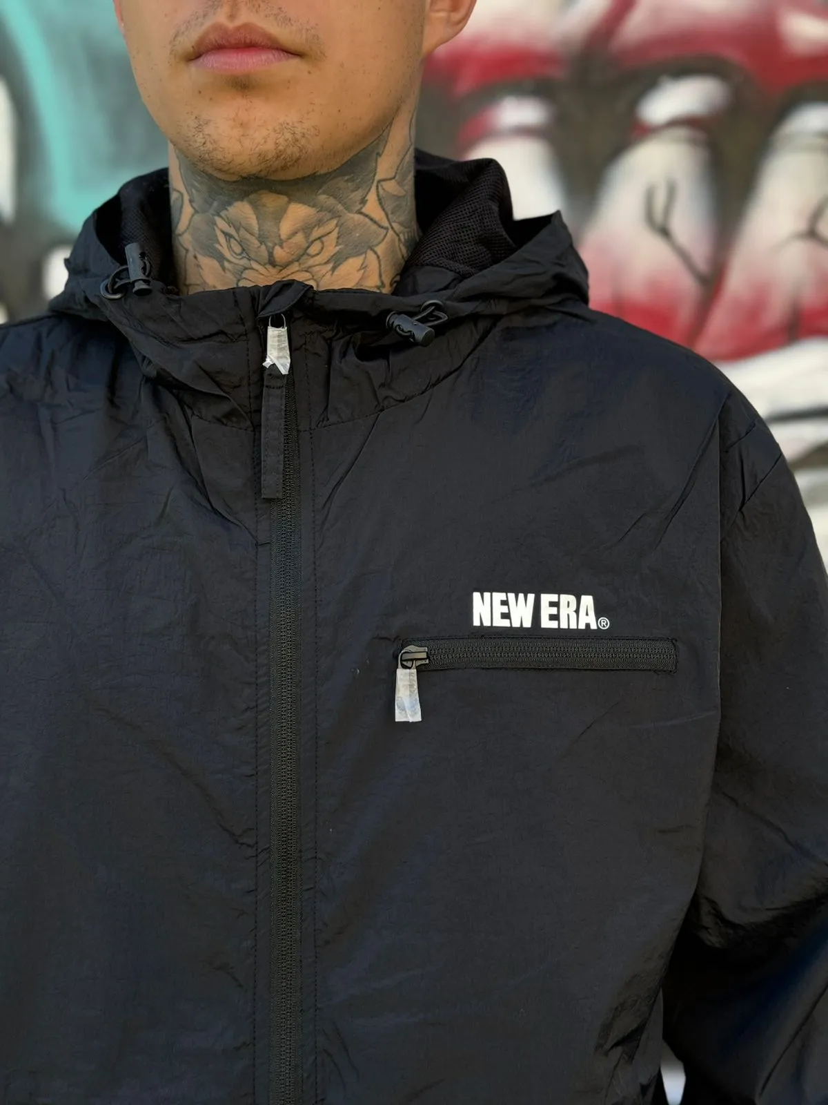 JAQUETA NEW ERA CORE BRANDED PRETO - Imagem 9