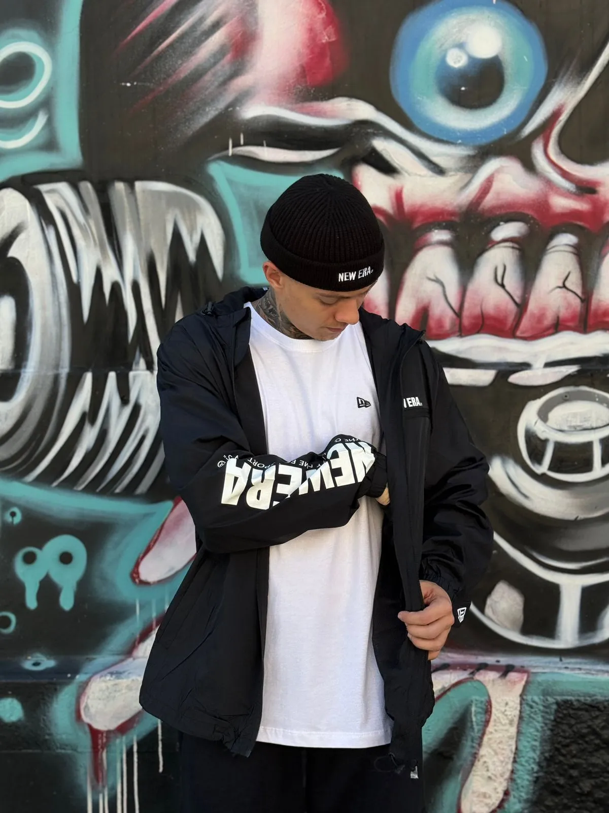 JAQUETA NEW ERA CORE BRANDED PRETO - Imagem 2