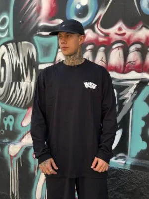 CAMISETA ML BLUNT ALLIGRAPHY PRETO