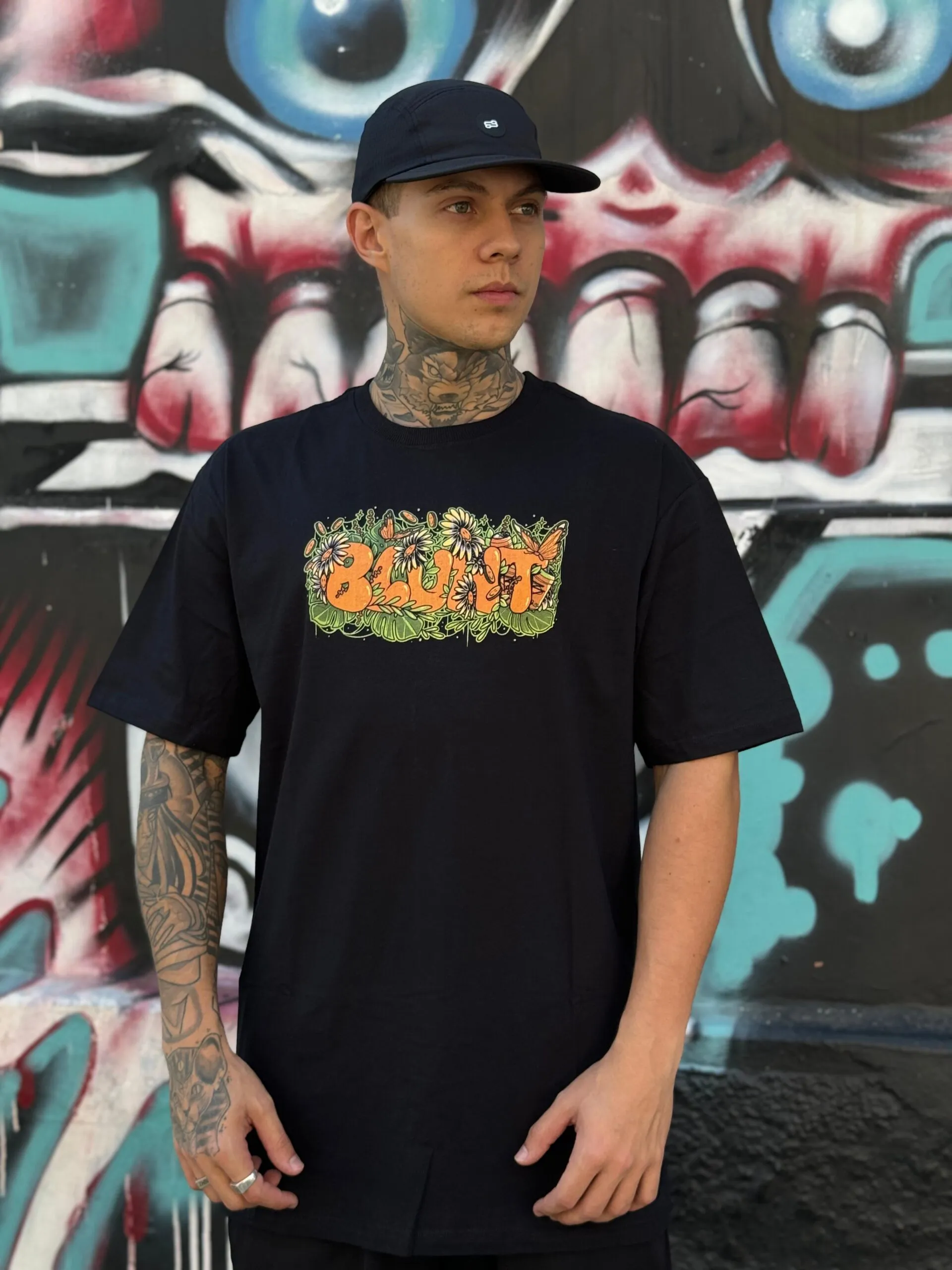 CAMISETA BLUNT BOTANICAL CHEERS PRETO