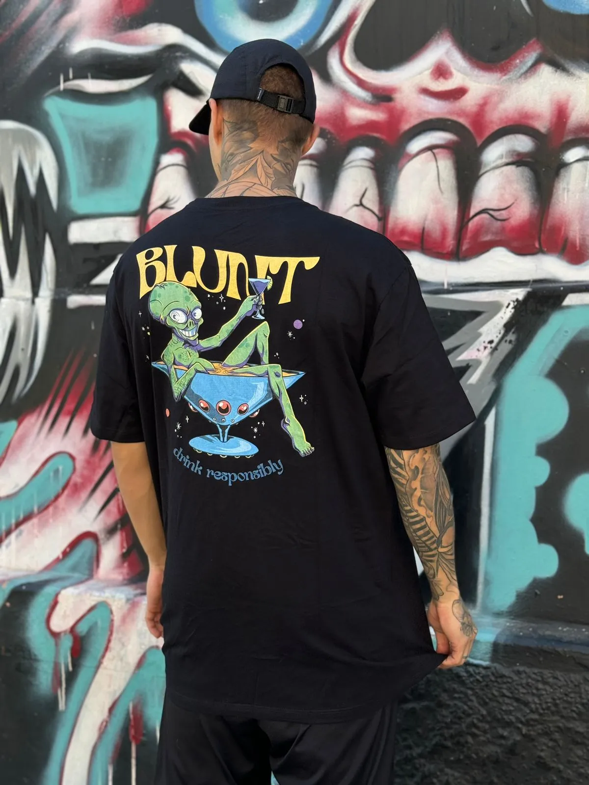 CAMISETA BLUNT DRINK RESPONSIBLY PRETO