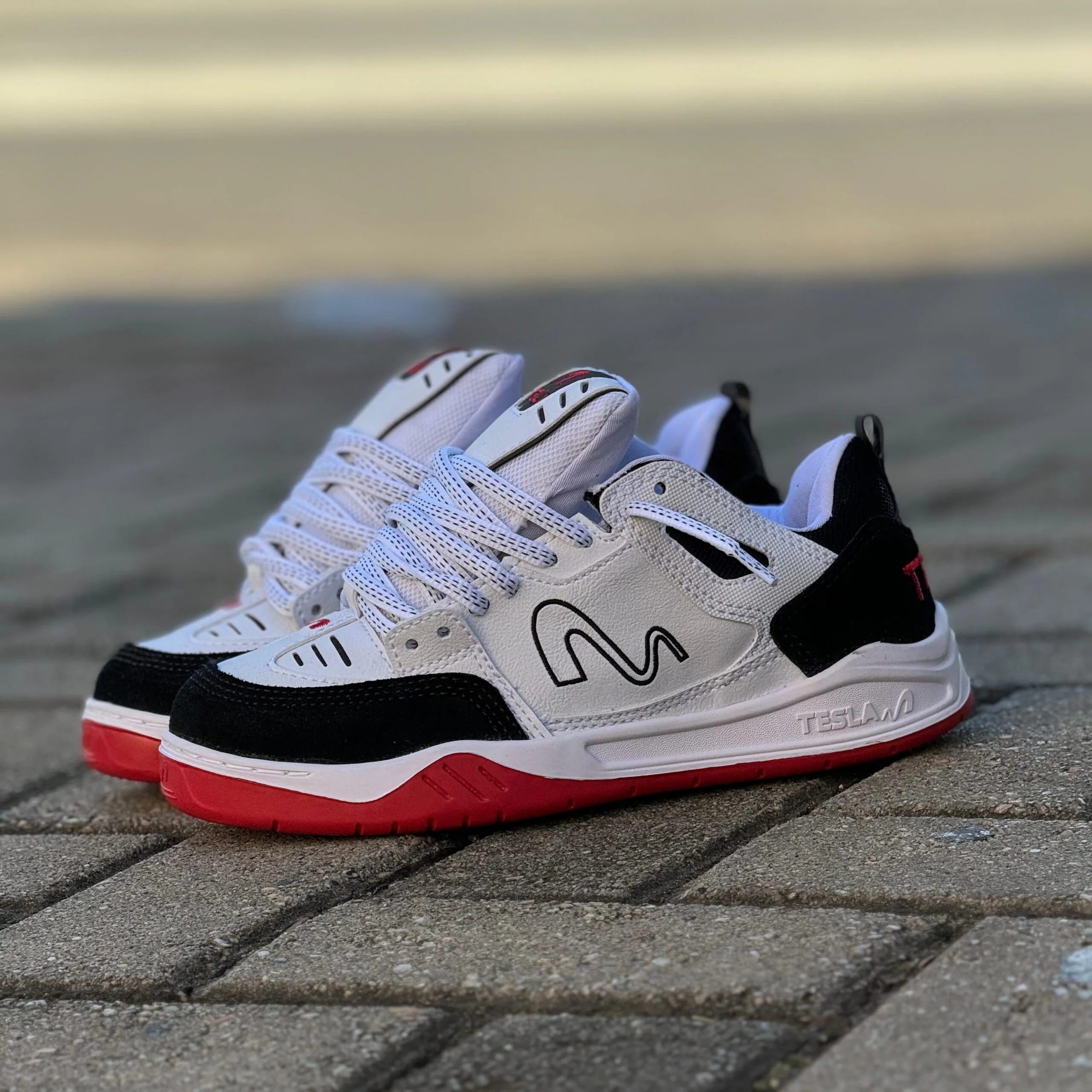 TÊNIS TESLA NINE BLACK WHITE RED