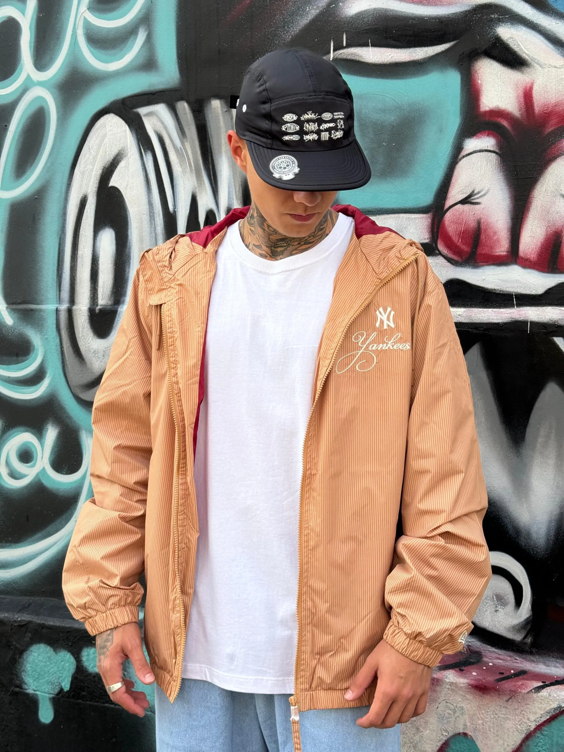 JAQUETA NEW ERA NEYYAN KAKI - Imagem 5