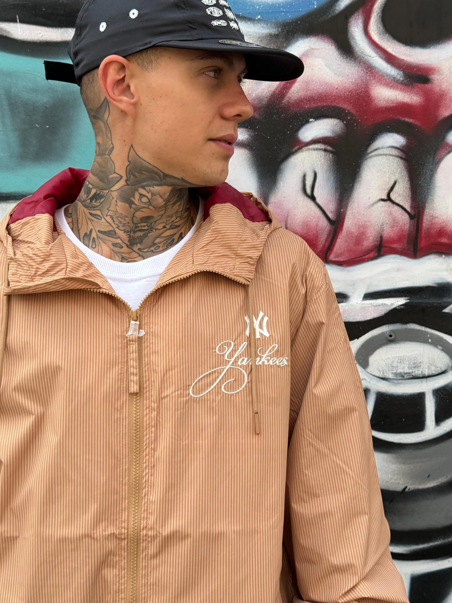 JAQUETA NEW ERA NEYYAN KAKI - Imagem 6