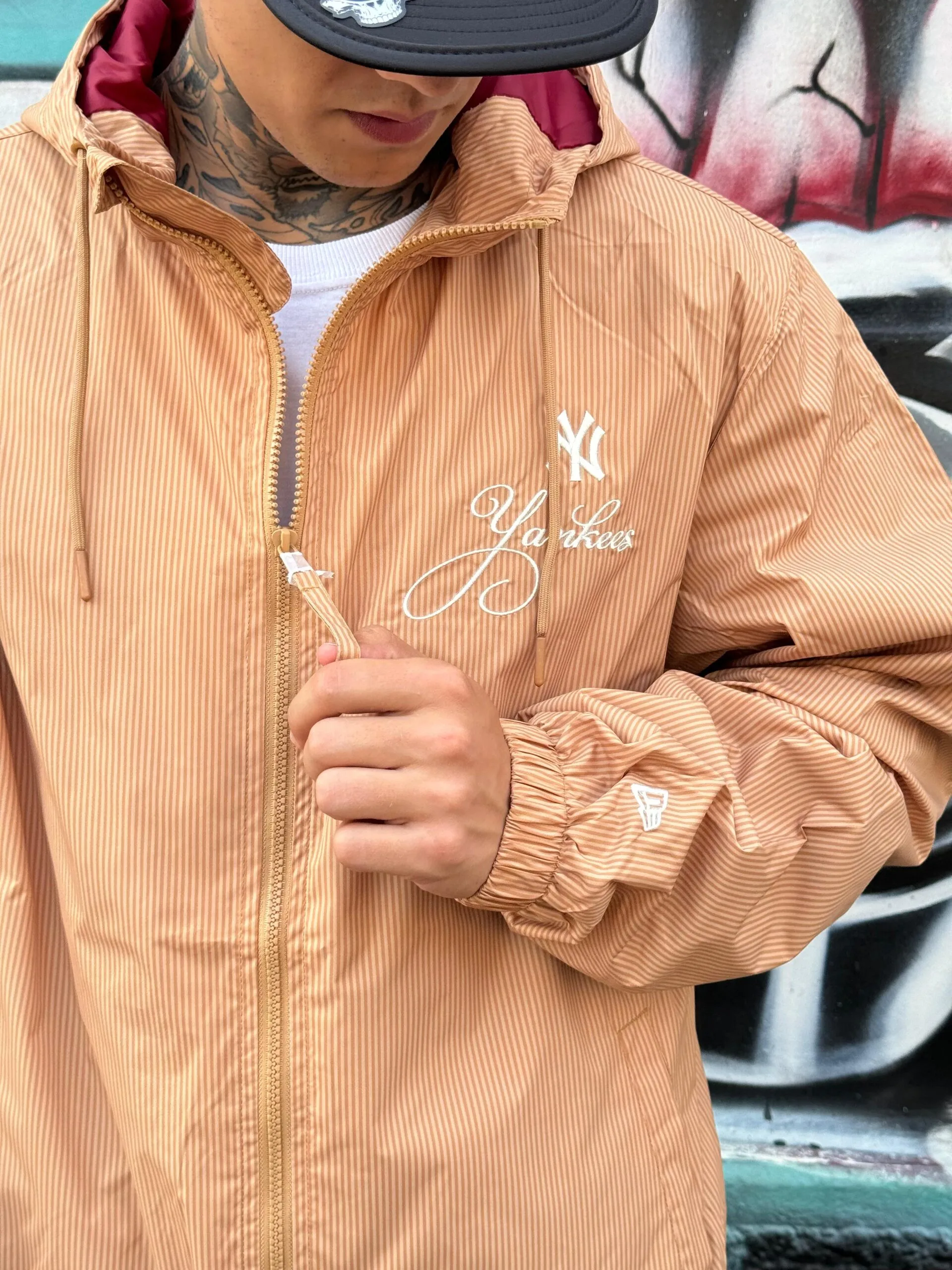 JAQUETA NEW ERA NEYYAN KAKI - Imagem 9