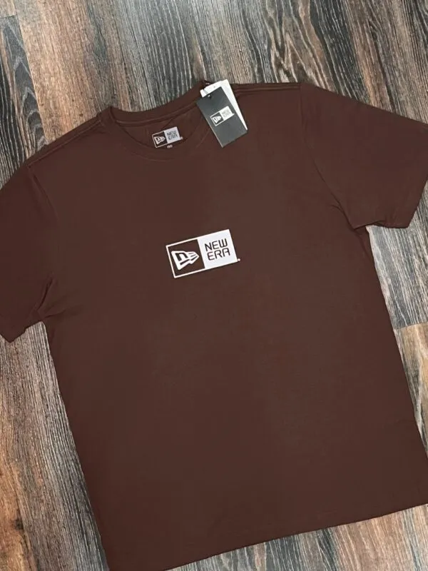 CAMISETA NEW ERA BOX BRANDED MARROM - Imagem 2
