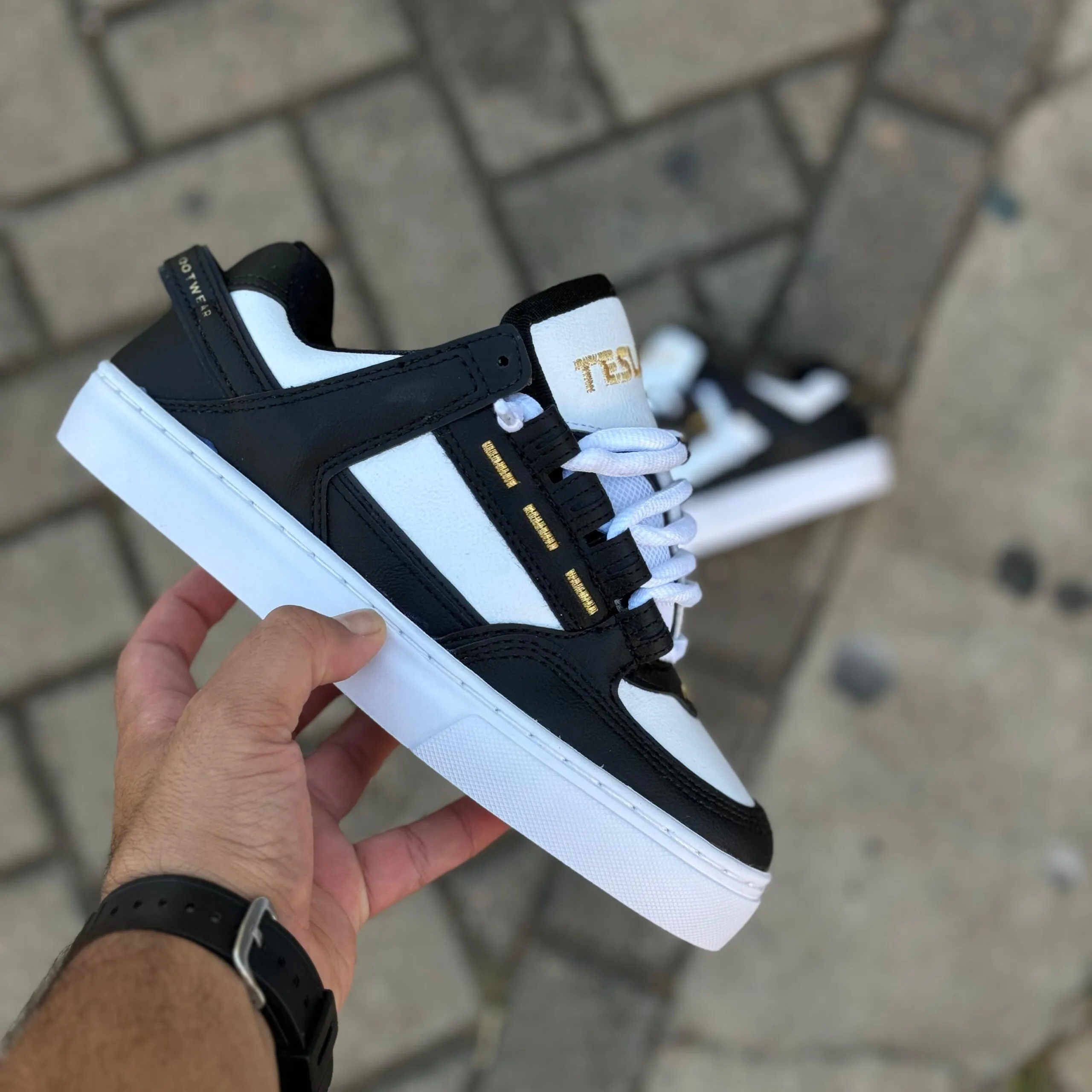 TÊNIS TESLA COIL BLACK WHITE GOLD - Imagem 4