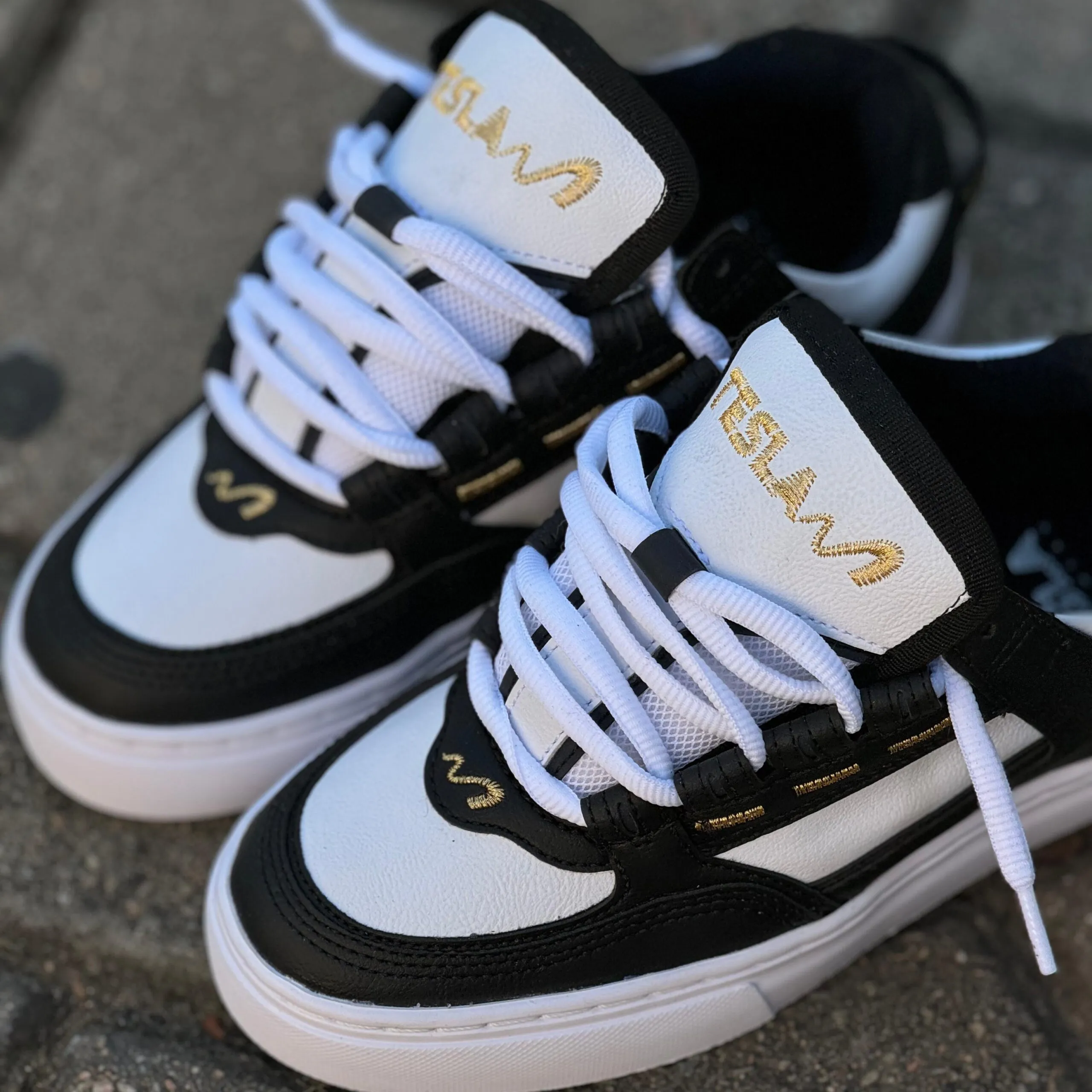 TÊNIS TESLA COIL BLACK WHITE GOLD - Imagem 5