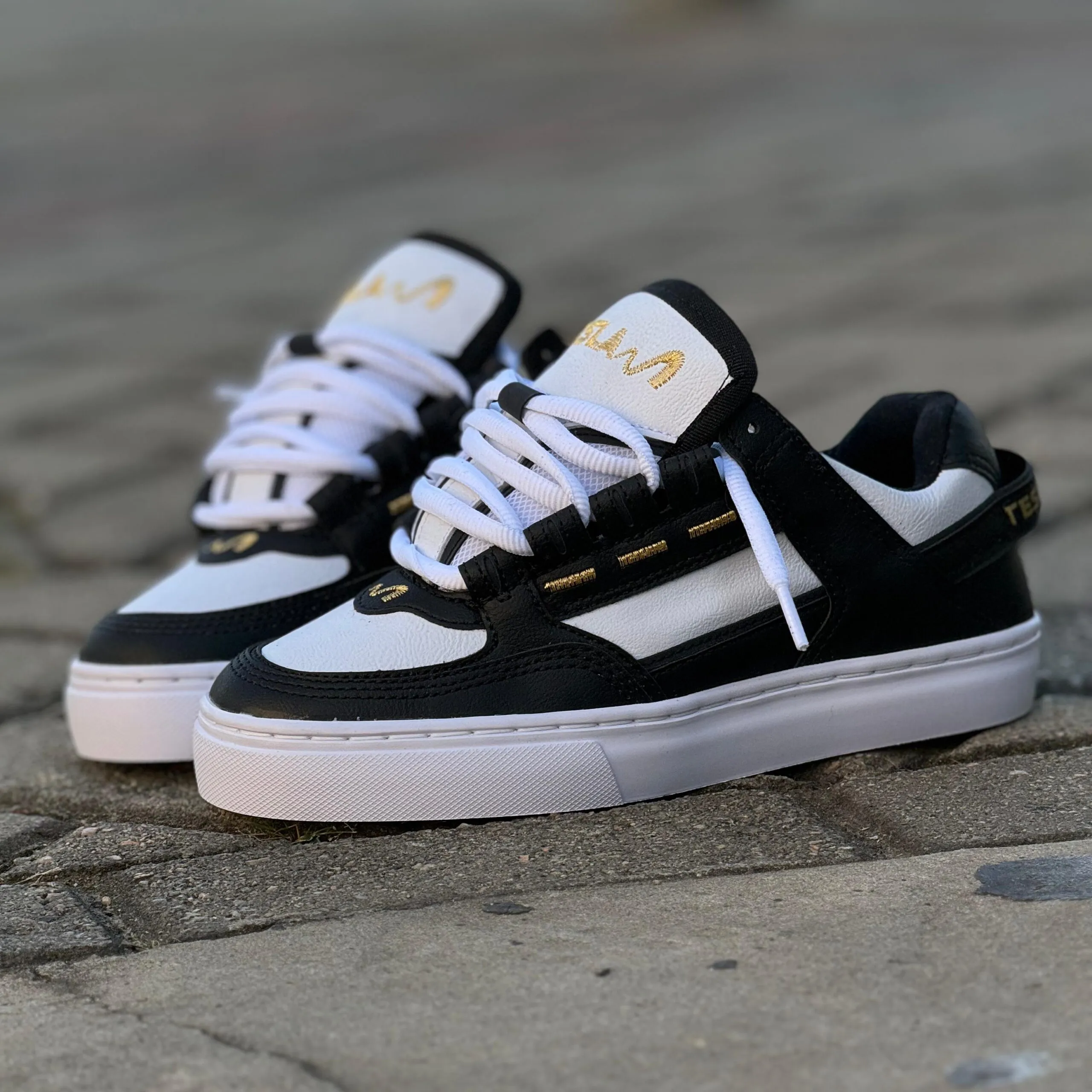 TÊNIS TESLA COIL BLACK WHITE GOLD