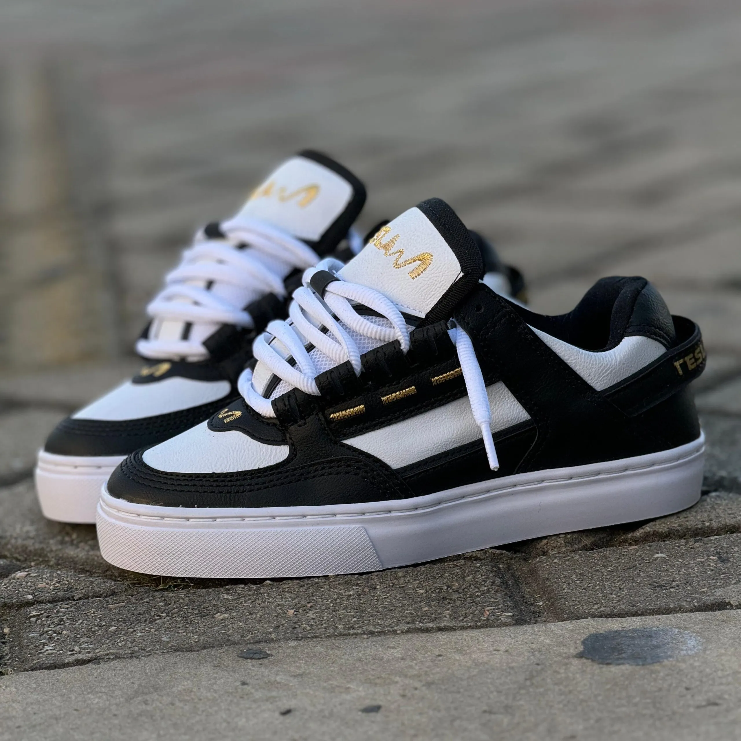 TÊNIS TESLA COIL BLACK WHITE GOLD - Imagem 8