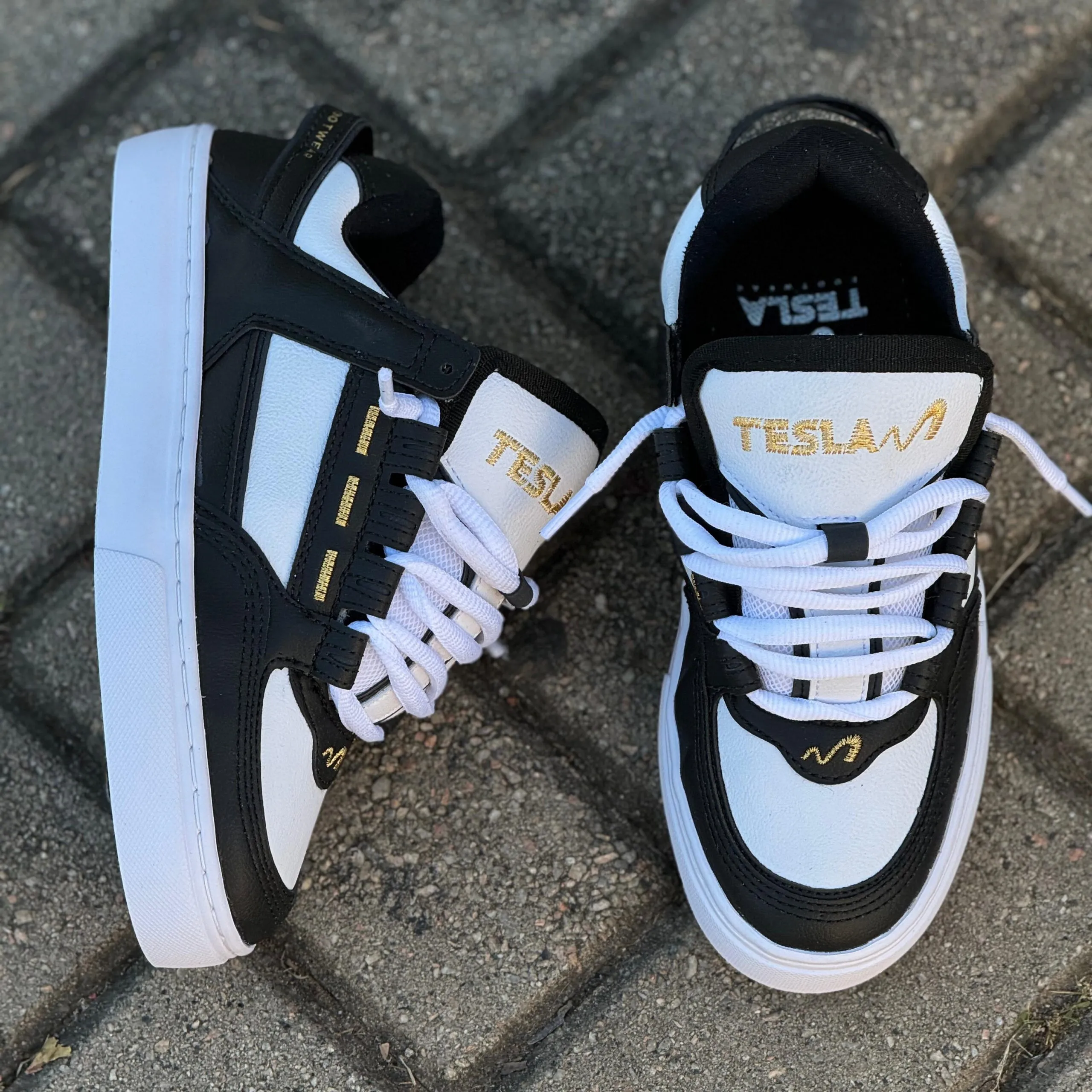 TÊNIS TESLA COIL BLACK WHITE GOLD - Imagem 6