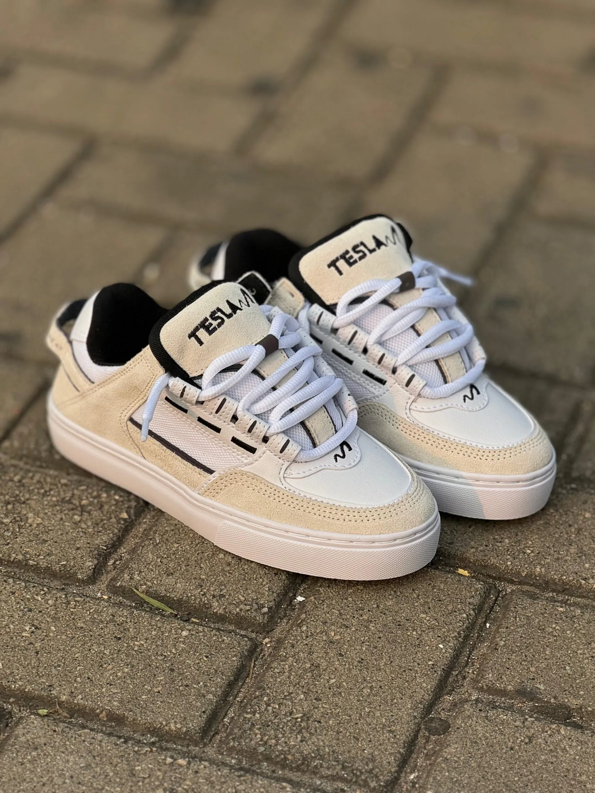 Tênis Tesla Coil Off White Furta